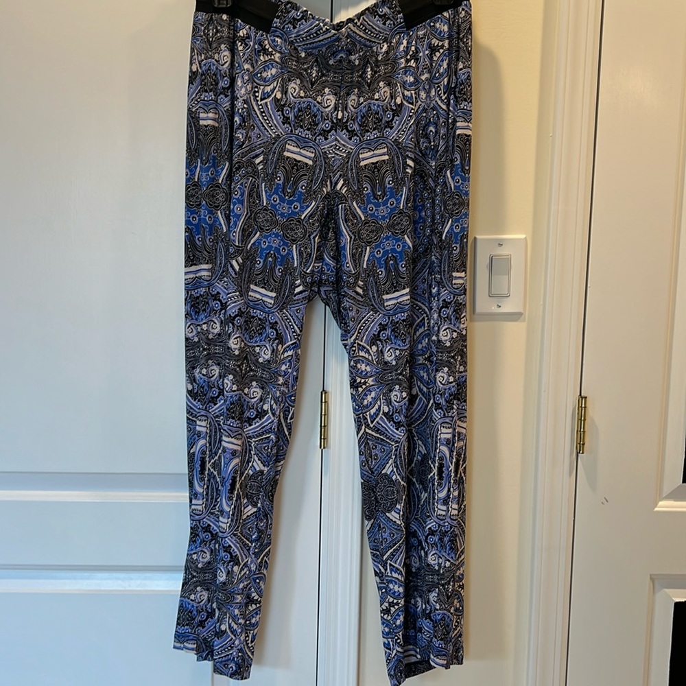 Ladies wide, elastic waist pants with print pattern